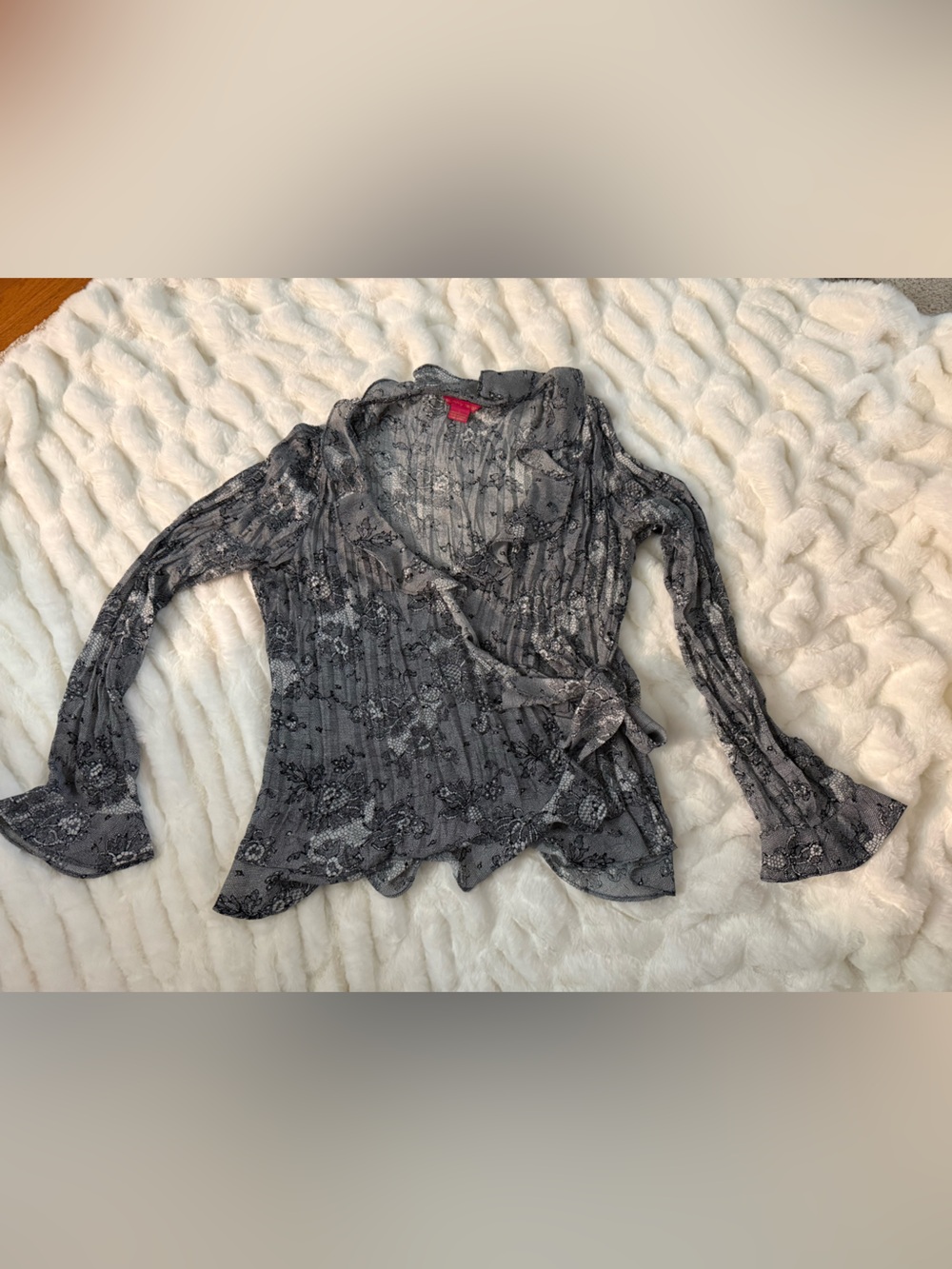 Sunny Lee Gray Floral Sheer Wrap Top - L Like New